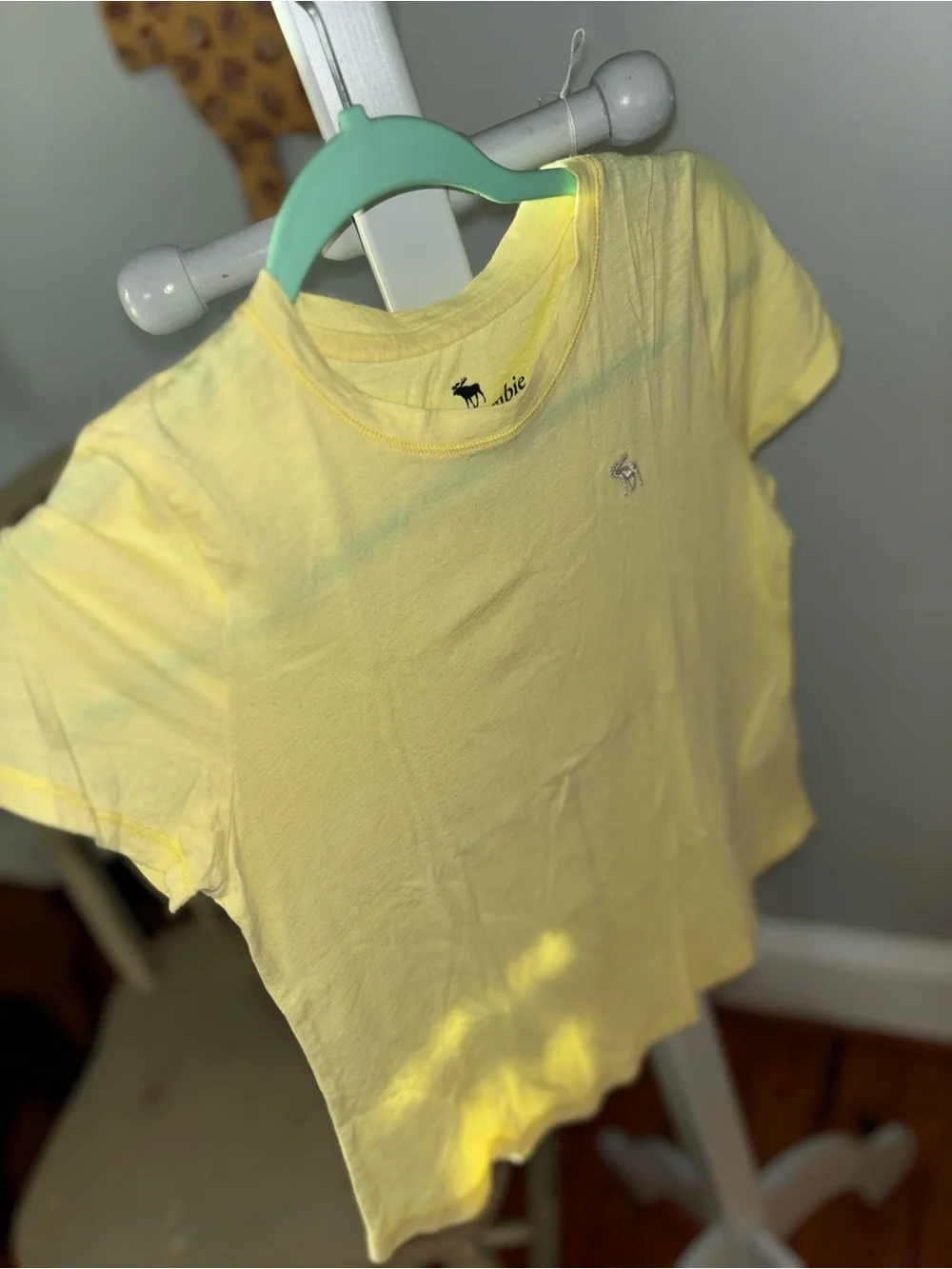 abercrombie kids 11/12 Pale Yellow Short Sleeve Tee
